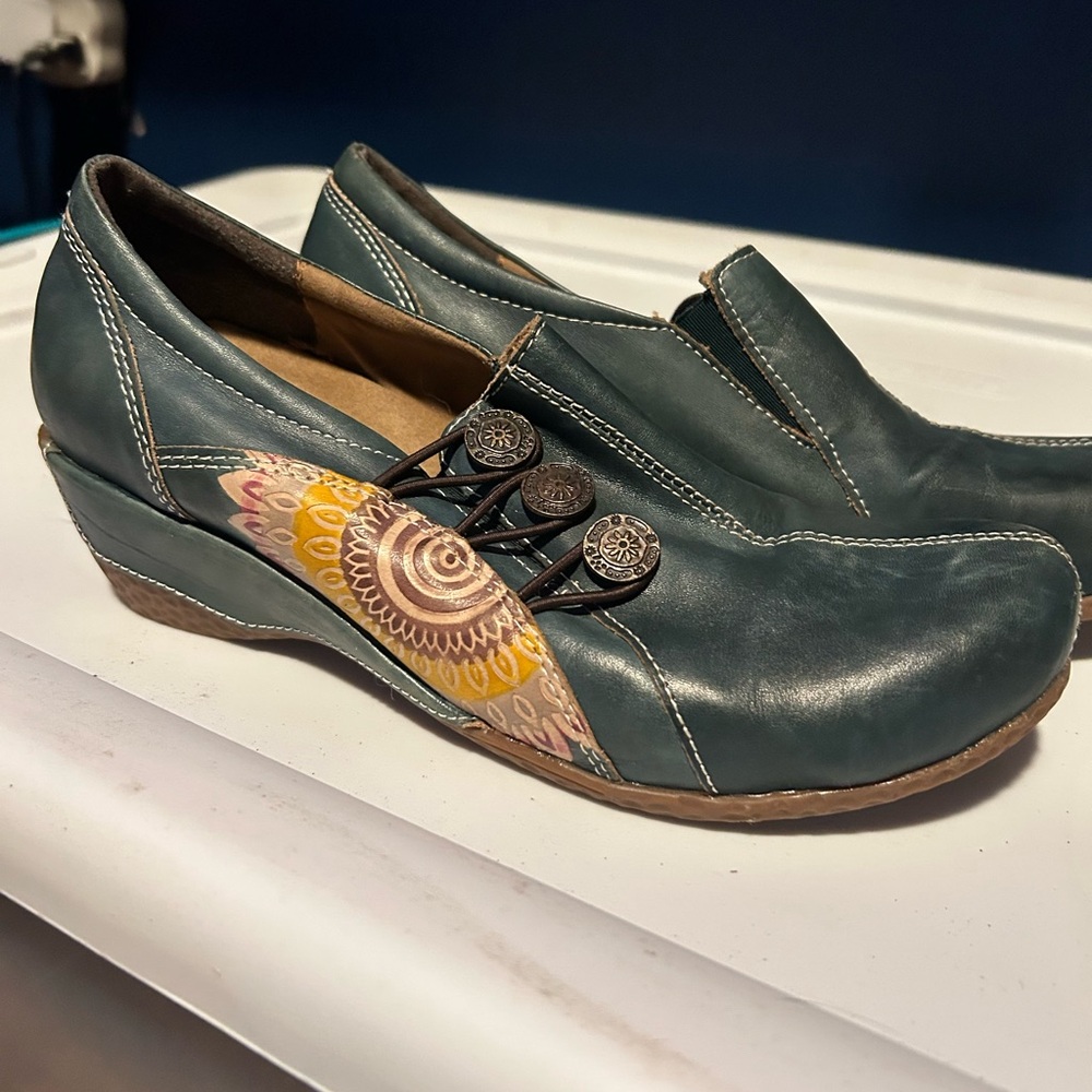 L'ATISTE Women's Flats in Teal with Multicolor Pattern